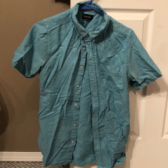 Summer button downs and long sleeve button downs - Picture 3 of 5